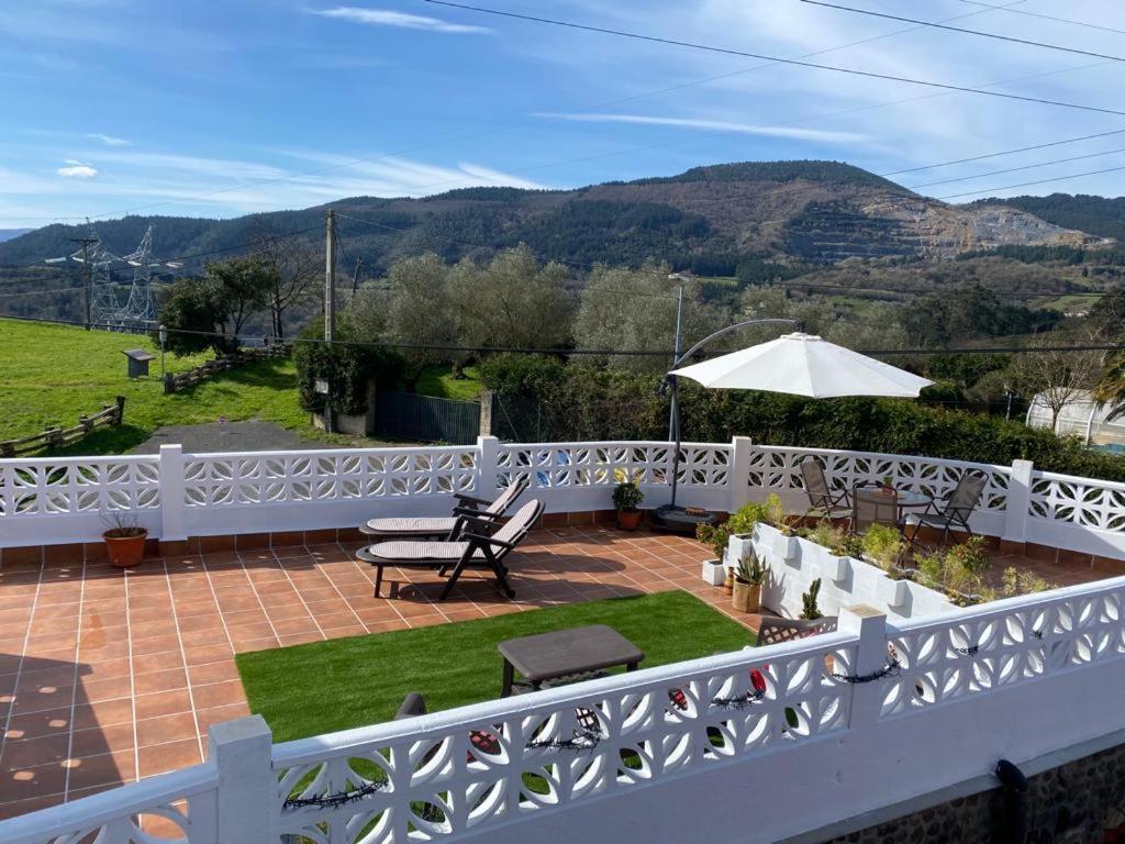 Bilbo Near Atico Rural Con Terraza Apartment Басаури Екстериор снимка