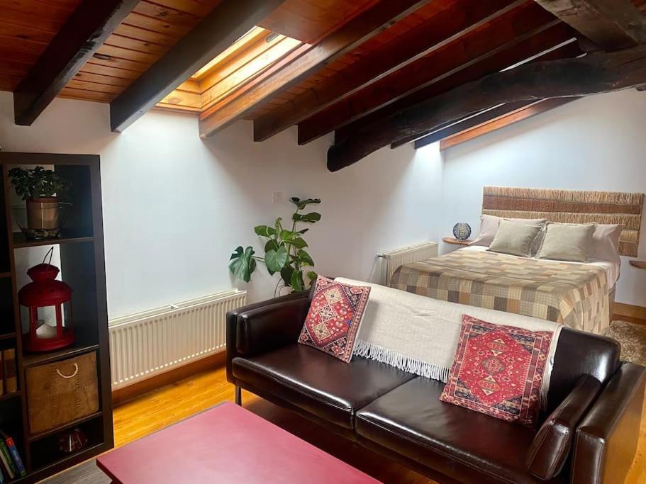 Bilbo Near Atico Rural Con Terraza Apartment Басаури Екстериор снимка